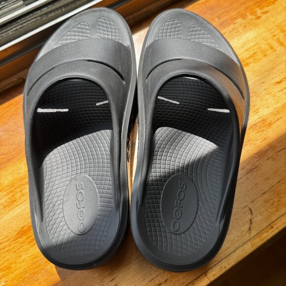 OOFOS Ooahh Black Slide Sandals Women’s Size EU 37 / US 6 Recovery Slip On - Picture 7 of 9
